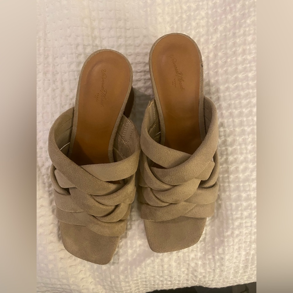 Heels- Universal Thread - Picture 5 of 6
